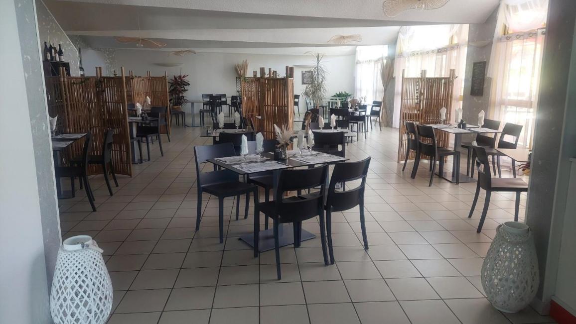 Logis Hotel Restaurant Le Clos Saint Loup Bram Exterior foto