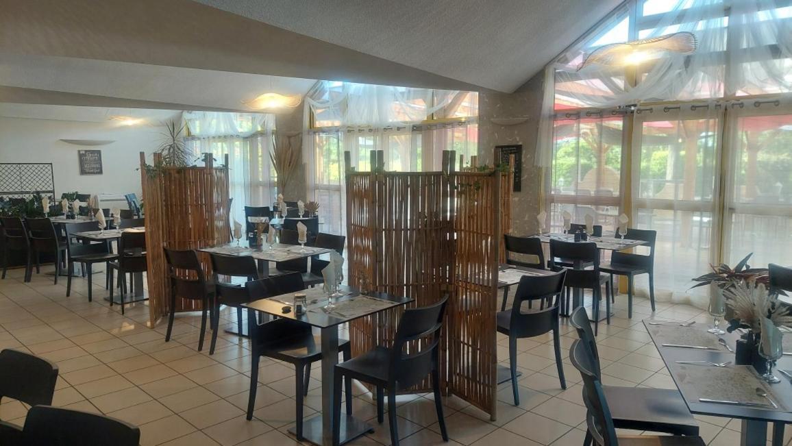 Logis Hotel Restaurant Le Clos Saint Loup Bram Exterior foto